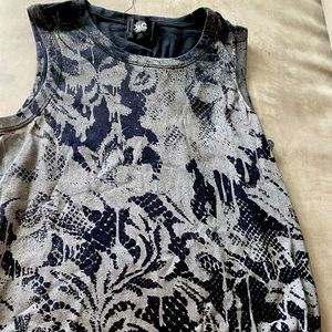 D&G sleveless top size S